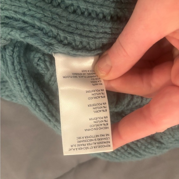 Urban Outfitters Teal Cold Shoulder Crop Knit Sweater Size Medium. Side Slits. - Picture 6 of 6